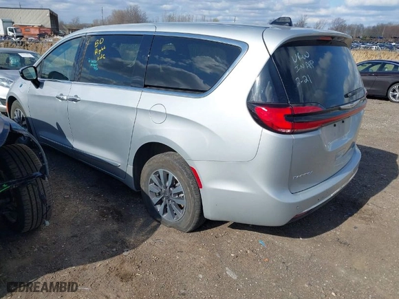 2023 Chrysler Pacifica Hybrid Limited with VIN 2C4RC1S78PR551260, listed as a IAAI auction lot 41992752 with 55,136 mi miles. Bid and sale history available at carsss.com. Image 3.