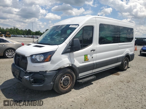 2022 Ford Transit Passenger XL z VIN 1FBAX2C85NKA59476, wystawiony jako Copart lot #49974725 z przebiegiem 53 135 mil mil oraz Szkody całkowita. Historia ofert i sprzedaży dostępna na DreamBid. Obrazek 1.