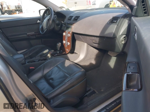 2006 Volvo S40 2.4L with VIN YV1MS390062206586, listed as a IAAI auction lot 41637405 with 90,789 mi miles. Bid and sale history available at carsss.com. Image 5.