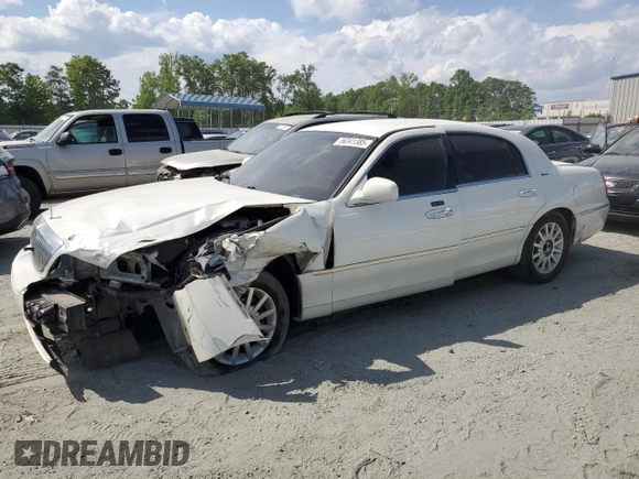 2006 Lincoln Town Car Signature z VIN 1LNHM81W26Y600713, wystawiony jako Copart lot #56341385 z przebiegiem Nie podano mil oraz Szkoda całkowita • Salvage title. Historia ofert i sprzedaży dostępna na DreamBid. Obrazek 1.