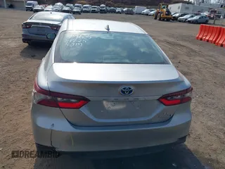 2022 Toyota Camry Hybrid LE with VIN 4T1C31AK9NU595842, listed as a IAAI auction lot 41764564 with 33,783 mi miles. Bid and sale history available at carsss.com. Image 16.