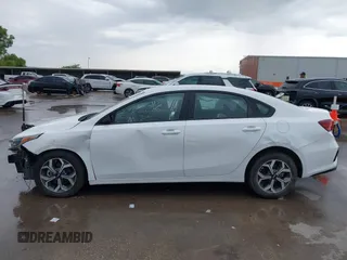 2021 Kia Forte LXS z VIN 3KPF24ADXME377638, wystawiony jako IAAI lot #42467878 z przebiegiem 53 446 mil mil oraz . Historia ofert i sprzedaży dostępna na DreamBid. Obrazek 15.