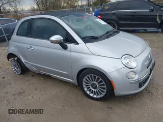 2012 FIAT 500 Lounge z VIN 3C3CFFER1CT148868, wystawiony jako IAAI lot #42105829 z przebiegiem 82 746 mil mil oraz . Historia ofert i sprzedaży dostępna na DreamBid. Obrazek 1.