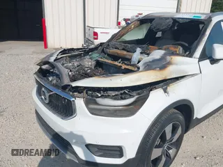2020 Volvo XC40 Momentum with VIN YV4162UK1L2262562, listed as a IAAI auction lot 41437307 with Not Provided miles and . Bid and sale history available at DreamBid. Image 13.