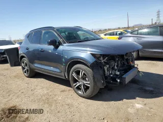 2022 Volvo XC40 R-Design with VIN YV4162UM5N2695970, listed as a Copart auction lot 50419705 with 25,664 mi miles and Salvage title. Bid and sale history available at DreamBid. Image 4.
