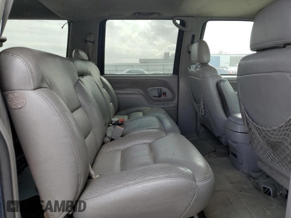 1997 Chevrolet Suburban z VIN 1GNFK16R9VJ309720, wystawiony jako Copart lot #48814475 z przebiegiem 198 109 mil mil oraz Czysty tytuł • Clean title. Historia ofert i sprzedaży dostępna na DreamBid. Obrazek 11.