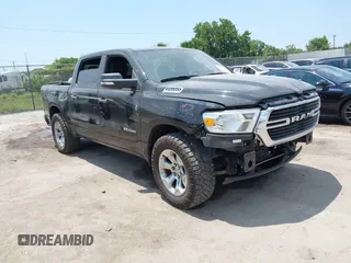 2019 Ram 1500 Big Horn z VIN 1C6RRFFG7KN723216, wystawiony jako IAAI lot #42337610 z przebiegiem 62 493 mil mil oraz . Historia ofert i sprzedaży dostępna na DreamBid. Obrazek 1.