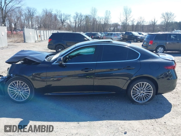2017 Alfa Romeo Giulia Ti with VIN ZARFAEEN9H7551464, listed as a IAAI auction lot 41726121 with 68,654 mi miles. Bid and sale history available at carsss.com. Image 15.