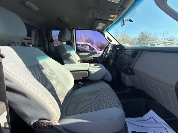2015 Ford F-350 XL z VIN 1FD8X3HT1FEB12506, wystawiony jako Copart lot #85955324 z przebiegiem 197 466 mil mil oraz Tytuł czysty. Historia ofert i sprzedaży dostępna na DreamBid. Obrazek 5.