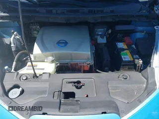 2015 Nissan LEAF S z VIN 1N4AZ0CP1FC333386, wystawiony jako IAAI lot #42344111 z przebiegiem 106 382 mil mil oraz . Historia ofert i sprzedaży dostępna na DreamBid. Obrazek 10.