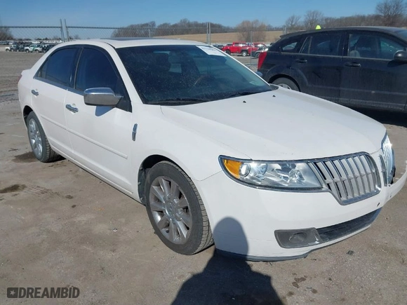 2012 Lincoln MKZ with VIN 3LNHL2GCXCR801802, listed as a IAAI auction lot 41710284 with 68,000 mi miles. Bid and sale history available at carsss.com. Image 1.