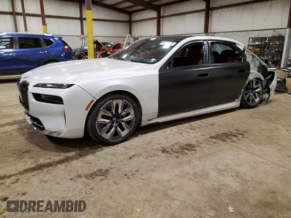 2023 BMW i7 xDrive60 z VIN WBY53EJ07PCL47356, wystawiony jako Copart lot #46454134 z przebiegiem 11 710 mil mil oraz . Historia ofert i sprzedaży dostępna na DreamBid. Obrazek 1.