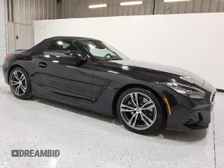 2025 BMW Z4 sDrive30i z VIN WBAHF3C03SWY44285, wystawiony jako Copart lot #55704055 z przebiegiem 6646 mil mil oraz Tytuł czysty. Historia ofert i sprzedaży dostępna na DreamBid. Obrazek 4.