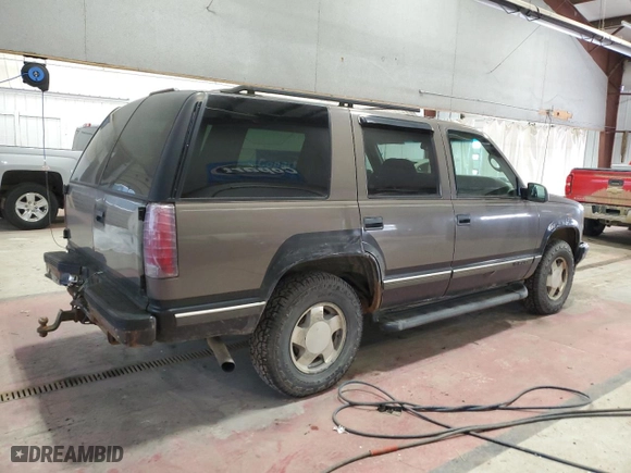 1998 Chevrolet Tahoe with VIN 1GNEK13R0WJ302401, listed as a Copart auction lot 47196925 with 202,595 mi miles and Salvage Title. Bid and sale history available at carsss.com. Image 3.