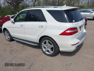 2015 Mercedes-Benz M 400 z VIN 4JGDA5GB1FA573460, wystawiony jako IAAI lot #42025873 z przebiegiem 156 008 mil mil oraz . Historia ofert i sprzedaży dostępna na DreamBid. Obrazek 3.