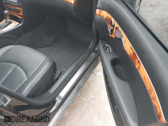 2008 Mercedes-Benz E 350 Luxury z VIN WDBUF87X58B270308, wystawiony jako IAAI lot #42377231 z przebiegiem 184 813 mil mil oraz . Historia ofert i sprzedaży dostępna na DreamBid. Obrazek 5.