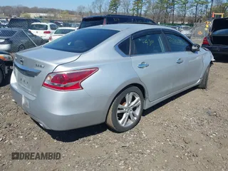 2013 Nissan Altima SV z VIN 1N4BL3AP0DC201162, wystawiony jako IAAI lot #42079925 z przebiegiem Nie podano mil oraz . Historia ofert i sprzedaży dostępna na DreamBid. Obrazek 4.