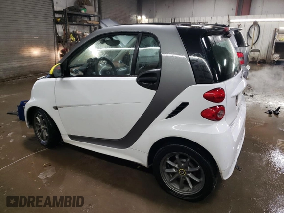 2014 Smart fortwo Pure z VIN WMEEJ3BA8EK740970, wystawiony jako Copart lot #45994035 z przebiegiem 44 787 mil mil oraz Szkoda całkowita • Salvage title. Historia ofert i sprzedaży dostępna na DreamBid. Obrazek 2.
