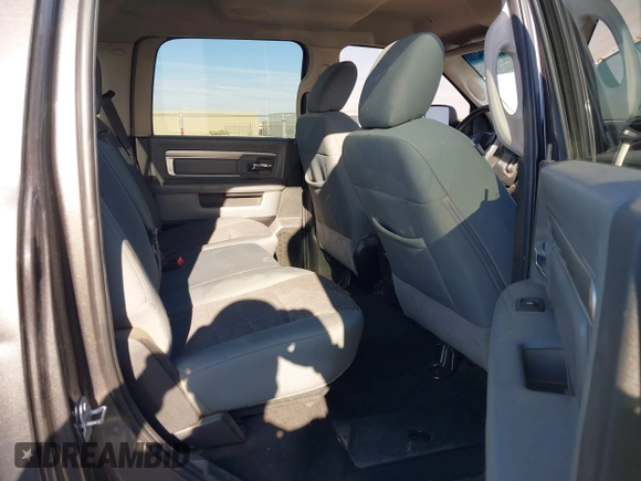 2018 Ram 2500 Big Horn with VIN 3C6UR5DL2JG217613, listed as a IAAI auction lot 41787606 with 101,712 mi miles. Bid and sale history available at carsss.com. Image 8.