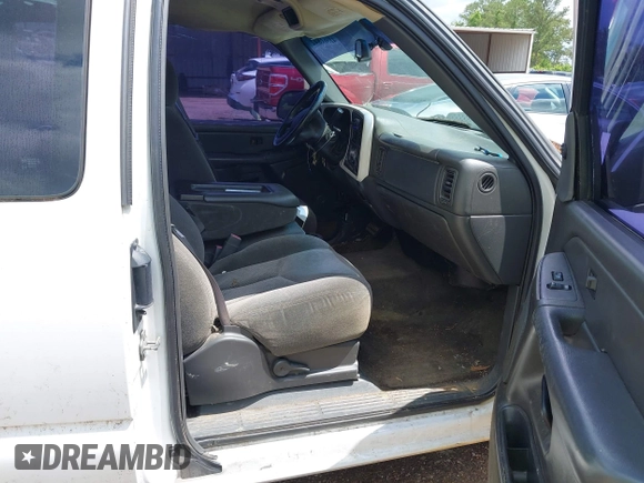 2005 Chevrolet Silverado 1500 z VIN 1GCEC19V25Z284977, wystawiony jako IAAI lot #42361842 z przebiegiem 227 174 mil mil oraz . Historia ofert i sprzedaży dostępna na DreamBid. Obrazek 5.