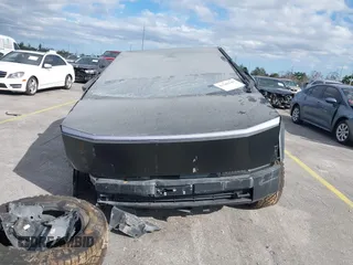 2024 Tesla Cybertruck z VIN 7G2CEHED5RA042424, wystawiony jako IAAI lot #41242343 z przebiegiem 1 222 mil mil oraz . Historia ofert i sprzedaży dostępna na DreamBid. Obrazek 13.