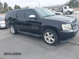 2008 Chevrolet Suburban LTZ z VIN 3GNFK16Y28G186226, wystawiony jako IAAI lot #42460005 z przebiegiem 218 041 mil mil oraz . Historia ofert i sprzedaży dostępna na DreamBid. Obrazek 1.