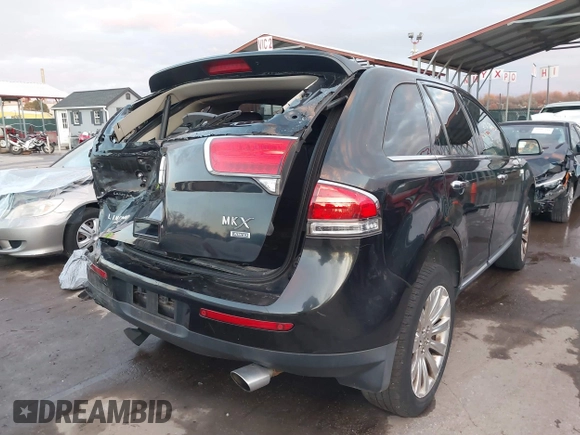 2014 Lincoln MKX z VIN 2LMDJ8JK0EBL19868, wystawiony jako IAAI lot #40960894 z przebiegiem 88 609 mil mil oraz . Historia ofert i sprzedaży dostępna na DreamBid. Obrazek 17.
