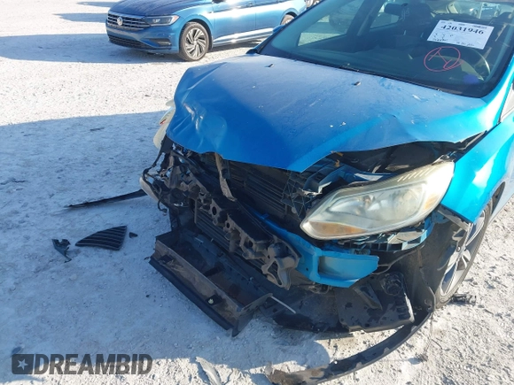 2014 Ford Focus SE with VIN 1FADP3K21EL403591, listed as a IAAI auction lot 42031946 with 132,630 mi miles. Bid and sale history available at carsss.com. Image 6.