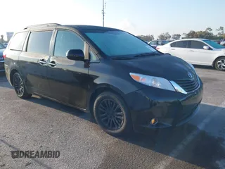 2017 Toyota Sienna XLE Auto Access Seat z VIN 5TDYZ3DC0HS876848, wystawiony jako IAAI lot #42141322 z przebiegiem 111 251 mil mil oraz . Historia ofert i sprzedaży dostępna na DreamBid. Obrazek 1.