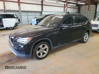 2014 BMW X1 sDrive28i z VIN WBAVM1C52EVW55517, wystawiony jako Copart lot #54991015 z przebiegiem 114 552 mil mil oraz Tytuł czysty. Historia ofert i sprzedaży dostępna na DreamBid. Obrazek 1.