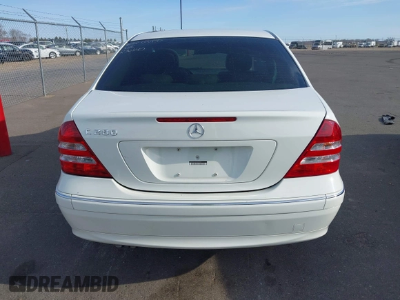 2007 Mercedes-Benz C 280 Luxury z VIN WDBRF54H47A931316, wystawiony jako IAAI lot #42051676 z przebiegiem 109 449 mil mil oraz . Historia ofert i sprzedaży dostępna na DreamBid. Obrazek 16.