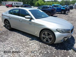 2021 BMW 5 Series 540i z VIN WBA53BJ08MWX28446, wystawiony jako IAAI lot #42200893 z przebiegiem 20 725 mil mil oraz . Historia ofert i sprzedaży dostępna na DreamBid. Obrazek 1.