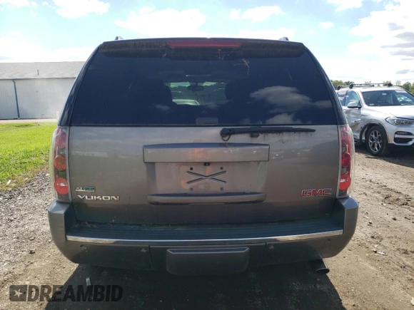 2011 GMC Yukon Denali with VIN 1GKS2EEF4BR196573, listed as a Copart auction lot 73833944 with 149,404 mi miles and Clean Title. Bid and sale history available at DreamBid. Image 6.
