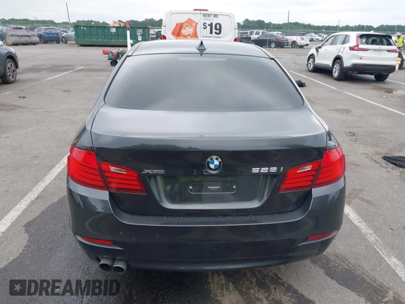 2014 BMW 5 Series 528i xDrive z VIN WBA5A7C5XED612819, wystawiony jako IAAI lot #42593601 z przebiegiem 174 821 mil mil oraz . Historia ofert i sprzedaży dostępna na DreamBid. Obrazek 16.