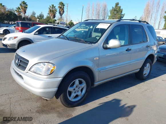 2001 Mercedes-Benz M-Class with VIN 4JGAB54E51A274528, listed as a IAAI auction lot 41290721 with 174,472 mi miles. Bid and sale history available at carsss.com. Image 2.