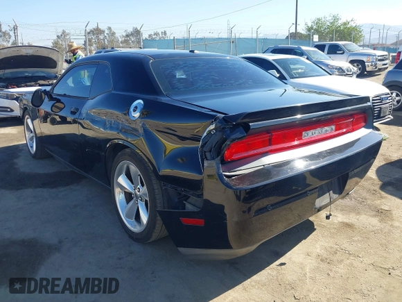2014 Dodge Challenger R/T z VIN 2C3CDYBT2EH313789, wystawiony jako IAAI lot #42020945 z przebiegiem 182 788 mil mil oraz . Historia ofert i sprzedaży dostępna na DreamBid. Obrazek 3.