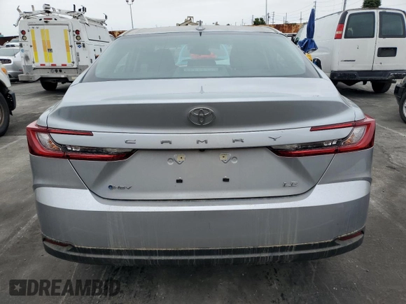 2025 Toyota Camry LE z VIN 4T1DAACK0SU073104, wystawiony jako Copart lot #51095855 z przebiegiem 10 976 mil mil oraz Szkoda całkowita • Salvage title. Historia ofert i sprzedaży dostępna na DreamBid. Obrazek 6.
