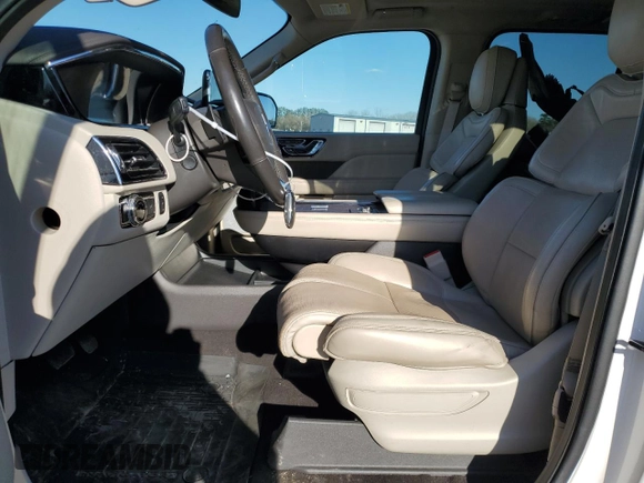 2019 Lincoln Navigator Reserve z VIN 5LMJJ3LT1KEL14831, wystawiony jako Copart lot #47498195 z przebiegiem 126 544 mil mil oraz Szkoda całkowita • Salvage title. Historia ofert i sprzedaży dostępna na DreamBid. Obrazek 7.