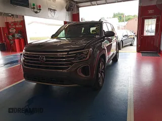 2024 Volkswagen Atlas SE with VIN 1V2HR2CA4RC567377, listed as a IAAI auction lot 42845567 with 16,658 mi miles and . Bid and sale history available at DreamBid. Image 33.