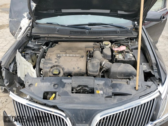 2013 Lincoln MKS z VIN 1LNHL9DKXDG612368, wystawiony jako Copart lot #48328215 z przebiegiem 108 788 mil mil oraz Szkoda całkowita • Salvage title. Historia ofert i sprzedaży dostępna na DreamBid. Obrazek 12.