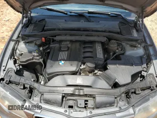 2011 BMW 1 Series 128i z VIN WBAUP7C52BVP21971, wystawiony jako Copart lot #63036725 z przebiegiem 255 217 mil mil oraz Szkoda całkowita • Salvage title. Historia ofert i sprzedaży dostępna na DreamBid. Obrazek 11.