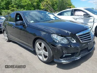 2011 Mercedes-Benz E 350 Luxury z VIN WDDHF8HB2BA297233, wystawiony jako IAAI lot #42295677 z przebiegiem 110 837 mil mil oraz . Historia ofert i sprzedaży dostępna na DreamBid. Obrazek 1.