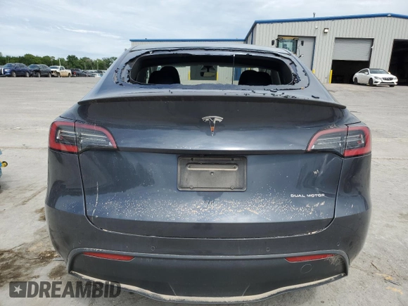 2021 Tesla Model Y Long Range z VIN 5YJYGDEE9MF067651, wystawiony jako Copart lot #55758165 z przebiegiem 61 348 mil mil oraz Czysty tytuł • Clean title. Historia ofert i sprzedaży dostępna na DreamBid. Obrazek 6.