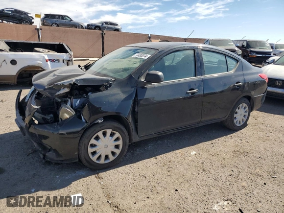 2014 Nissan Versa S with VIN 3N1CN7AP9EL862844, listed as a Copart auction lot 77493074 with 82,692 mi miles and Salvage Title. Bid and sale history available at carsss.com. Image 1.