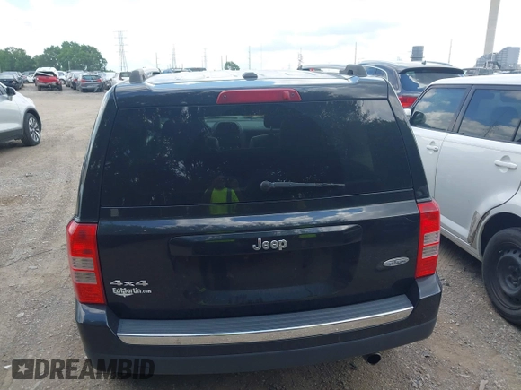 2016 Jeep Patriot Latitude z VIN 1C4NJRFB0GD814670, wystawiony jako IAAI lot #42638264 z przebiegiem 125 190 mil mil oraz . Historia ofert i sprzedaży dostępna na DreamBid. Obrazek 16.