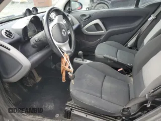 2011 Smart fortwo Pure z VIN WMEEJ3BA5BK487747, wystawiony jako Copart lot #49703445 z przebiegiem 93 489 mil mil oraz Szkoda całkowita • Salvage title. Historia ofert i sprzedaży dostępna na DreamBid. Obrazek 7.