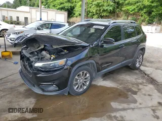 2019 Jeep Cherokee Latitude Plus с VIN 1C4PJLLB5KD383875, выставлен на аукционе Copart как лот 56605975 с пробегом 50 138 миль миль и Списание • Salvage title. История ставок и продаж доступна на DreamBid. Изображение 1.