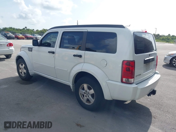 2007 Dodge Nitro SXT z VIN 1D8GT28K17W530705, wystawiony jako IAAI lot #42456213 z przebiegiem 217 175 mil mil oraz . Historia ofert i sprzedaży dostępna na DreamBid. Obrazek 3.