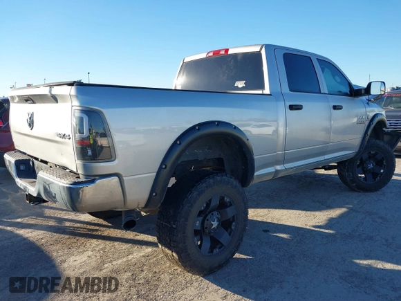 2013 Ram 2500 Tradesman z VIN 3C6UR5CL2DG550173, wystawiony jako IAAI lot #40865715 z przebiegiem 110 829 mil mil oraz . Historia ofert i sprzedaży dostępna na DreamBid. Obrazek 4.