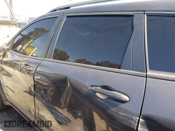 2018 Jeep Cherokee Trailhawk with VIN 1C4PJMBX0JD534722, listed as a IAAI auction lot 41557426 with 109,429 mi miles and . Bid and sale history available at DreamBid. Image 14.